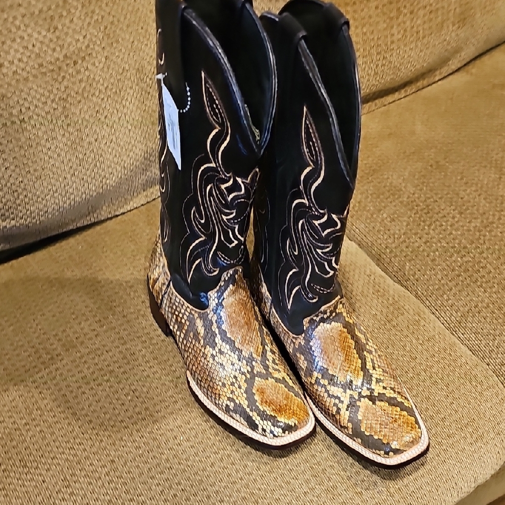 Snakeskin Pattern Heeled Boots